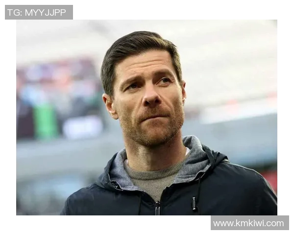 带眼镜的足球球星们如何突破视觉障碍展现独特球技