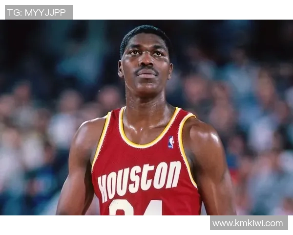 足球球星背手瞬间彰显独特气质诠释赛场上非凡风采 足球球星背手瞬间彰显独特气质诠释赛场上非凡风采