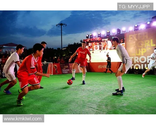 当足球传奇同框闪耀赛场见证荣耀与友谊的永恒瞬间 当足球传奇同框闪耀赛场见证荣耀与友谊的永恒瞬间